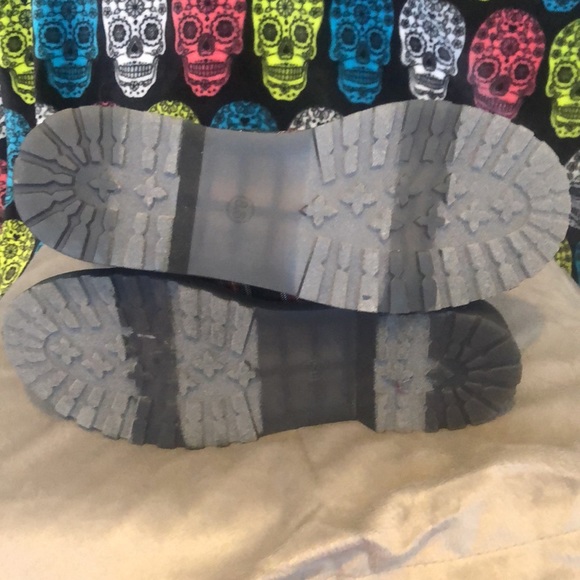 Wild pair plaid boots - Picture 6 of 7